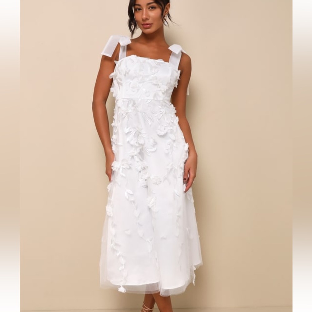 Effortlessly Sweet White Tulle 3D Floral Tie-Strap Midi Dress size medium